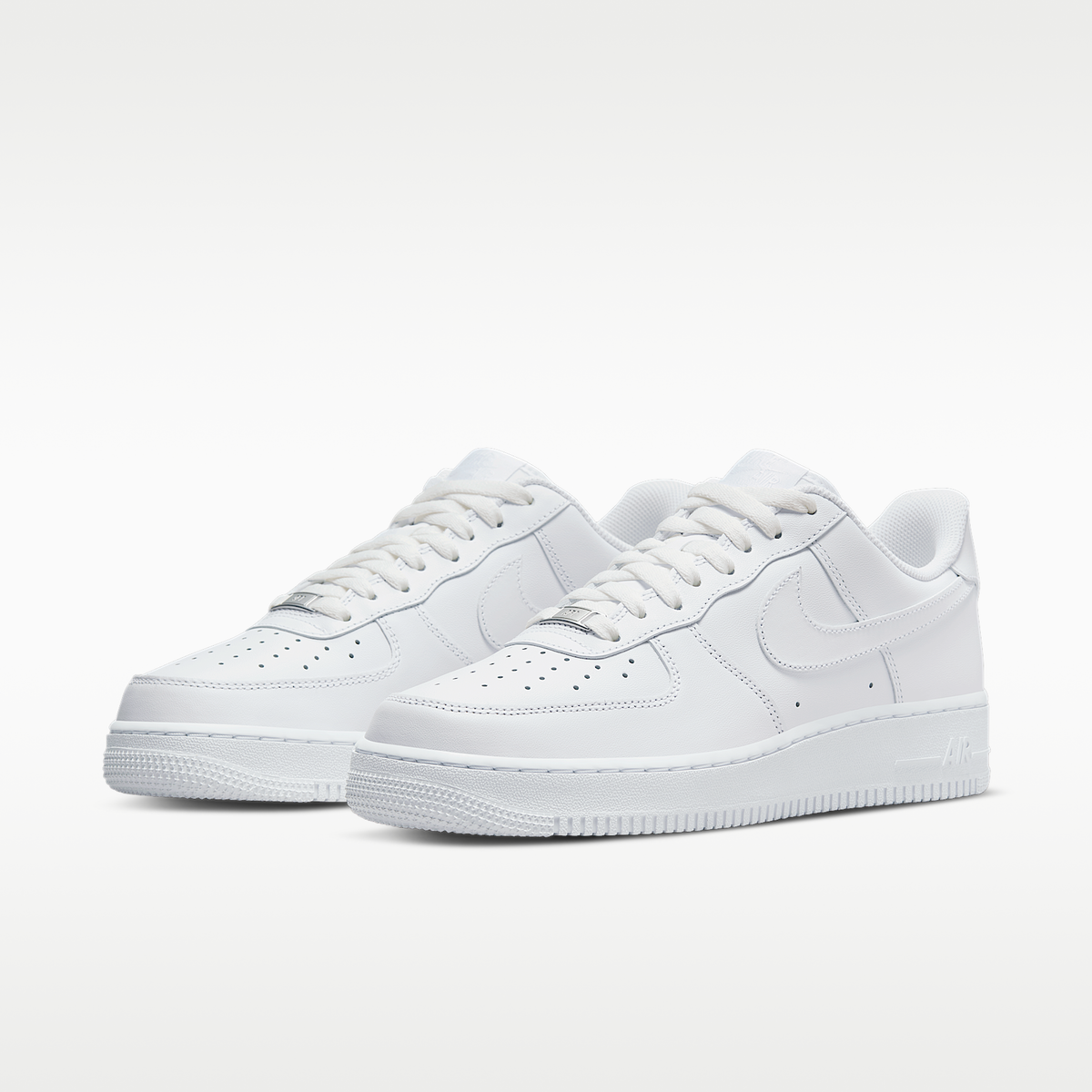 AF1 07 Triple White men's sneakers - pair three-quarter view