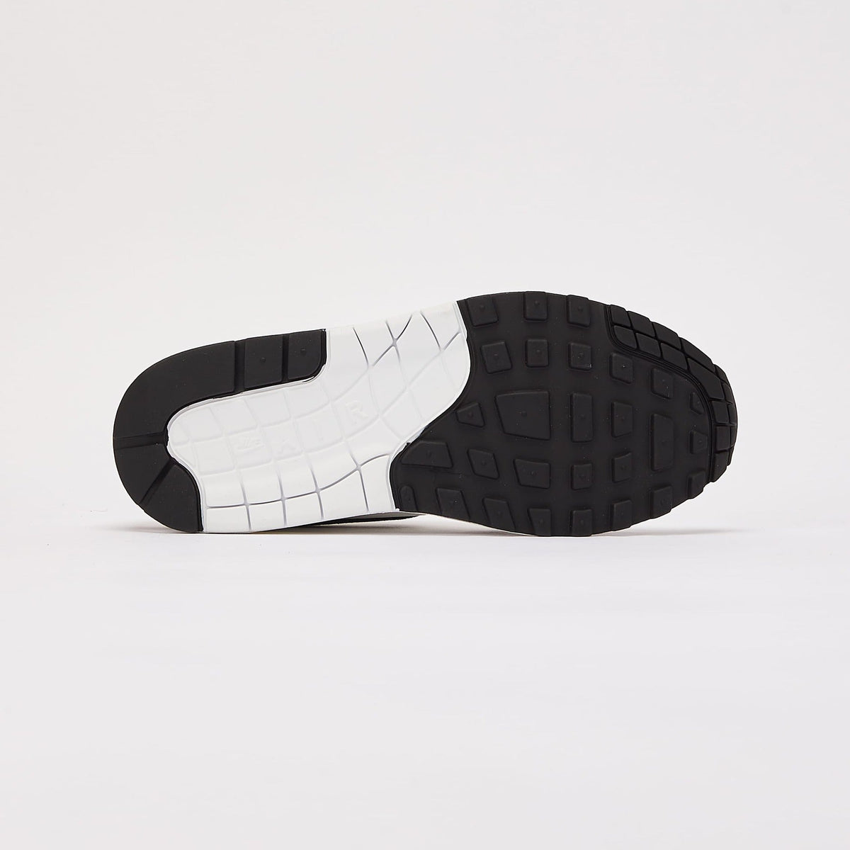 Nk Air Max 1 White Pure Platinum Black outsole view